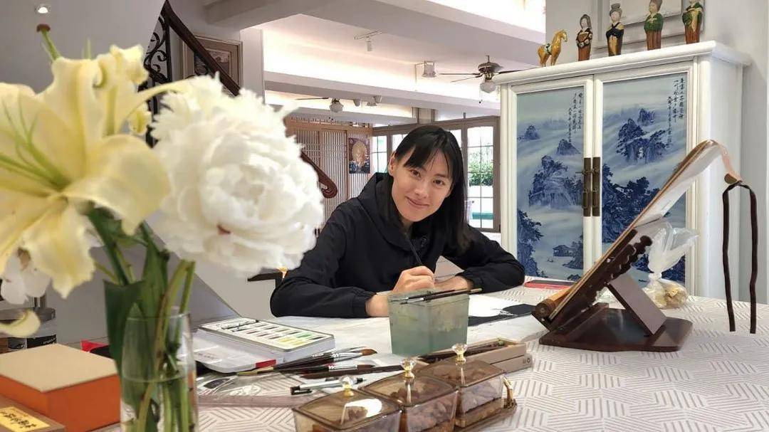 不甩豪門棄婦標籤！絕美女星「歡慶37歲生日」牽手新男友　不嫁豪門「1細節成人生贏家」