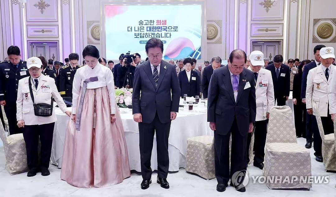 40歲嫁給總統「整成美人胚子」！如今昔日第一夫人「落魄坐輪椅」畫面曝光