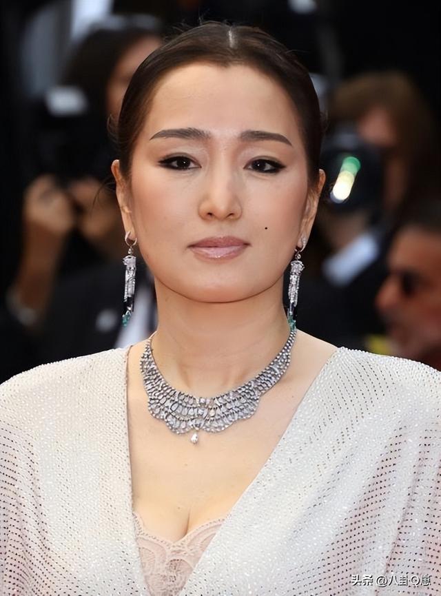 53歲才遇真愛！59歲大咖影后「身材嚴重發福」女神不復存在　一看「76歲法國老公」網全懂了：是幸福的模樣