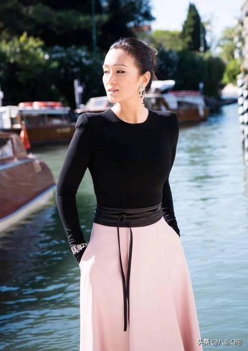 53歲才遇真愛！59歲大咖影后「身材嚴重發福」女神不復存在　一看「76歲法國老公」網全懂了：是幸福的模樣