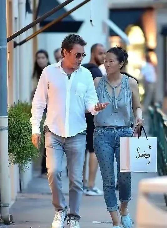 53歲才遇真愛！59歲大咖影后「身材嚴重發福」女神不復存在　一看「76歲法國老公」網全懂了：是幸福的模樣