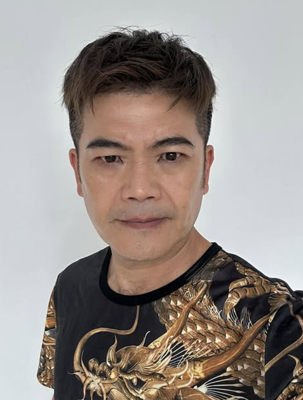 昔欠債5千萬！50歲男星「宣布改名」認了：有高人指點　曬近照「暴瘦認不出」接下新工作