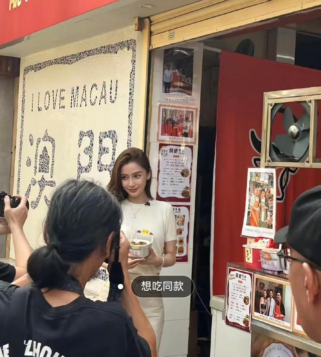 離婚後又遭封殺！昔當紅女星「帶兒子出國旅行」溫馨散步　8歲兒「戴墨鏡激似前夫」：基因太強大