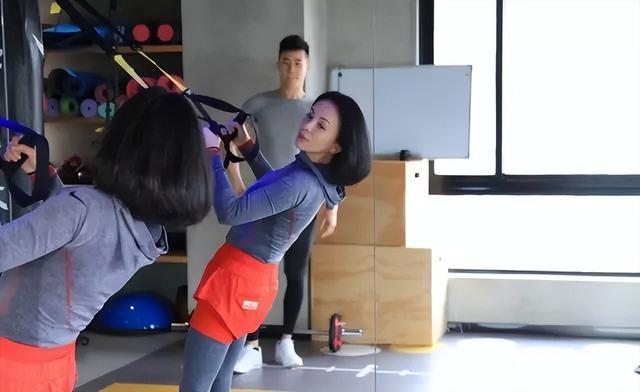 曾是超美女主角！54歲資深女星「罕見性感現身」狀態曝光　面部僵硬被嘲：「整過頭？」