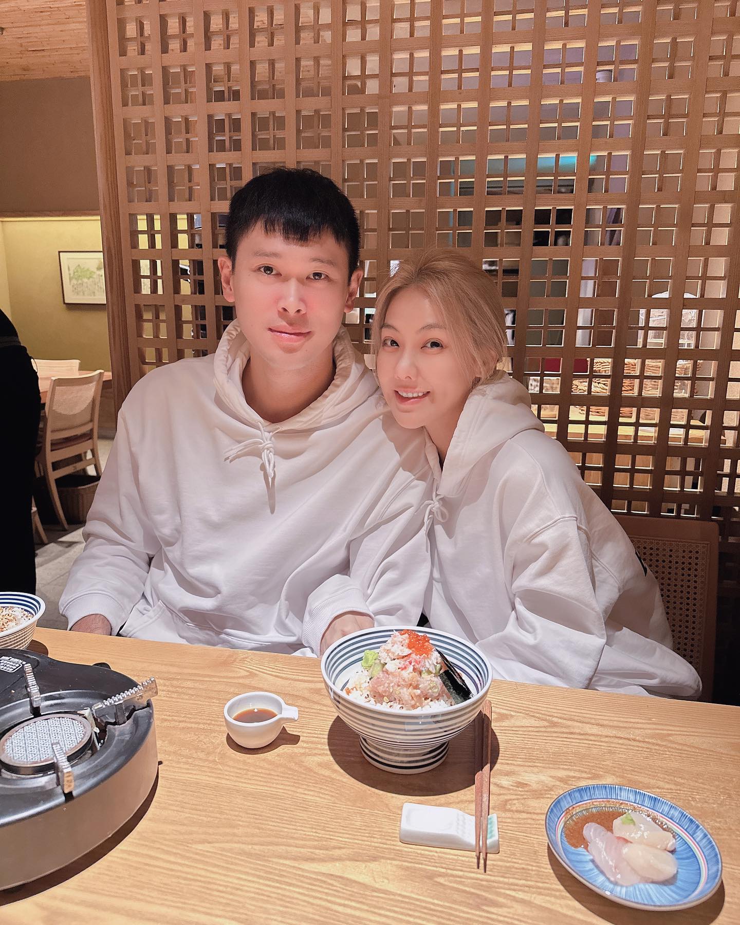 恭喜！38歲女星「挺8月孕肚再婚」甜喊老公　認「原本不打算結婚」：被他1句話打動