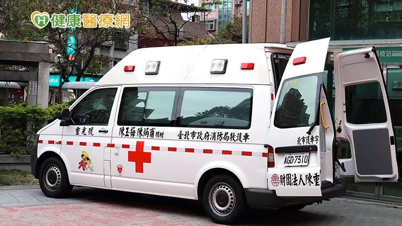 快訊／北市驚傳「救護車撞機車」騎士當場身亡　車上還載「腦溢血病患」狀況曝光