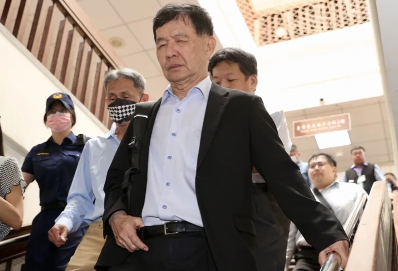 捧神主牌招魂！彭振聲妻「樓梯間留2樣東西」跳樓身亡　家屬一看痛哭失聲