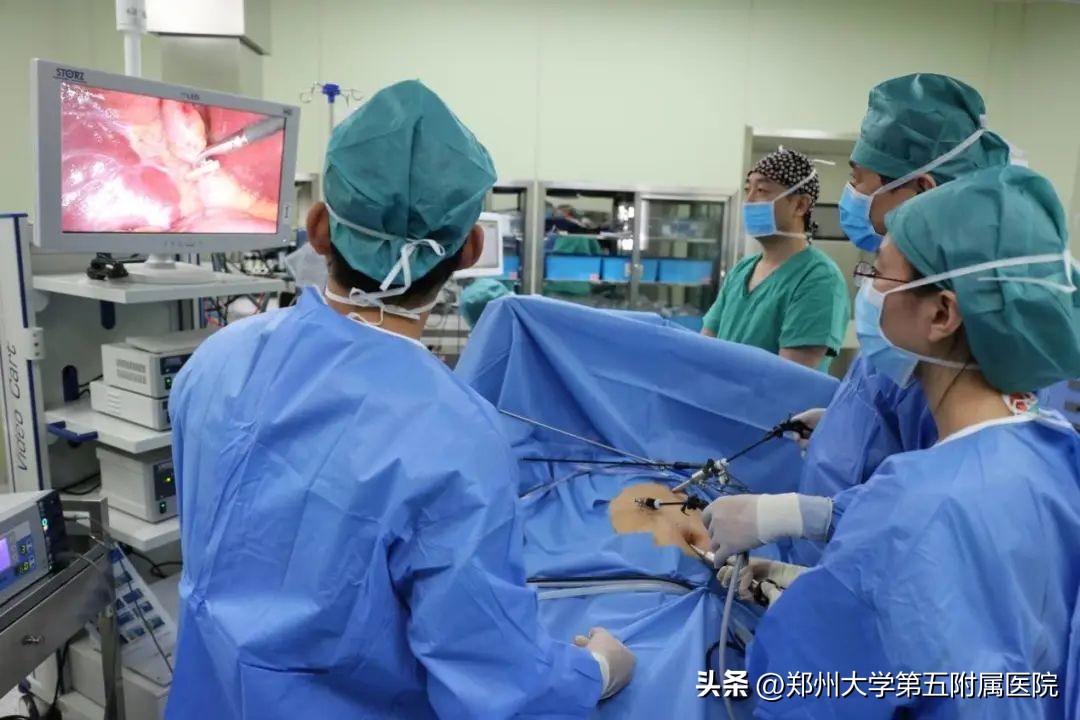 拍攝到一半「肚子突劇痛」！知名女星急入院「確診1病」　崩潰喊「已失去功能」孩子才7歲