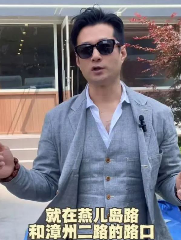 不拍戲「跑來賣水餃」！53歲大咖「彎腰親自招呼」誠意十足　「客人大排長龍」讚：超沒明星架子