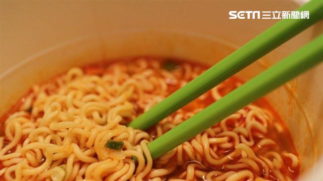 明明沒有懷孕！39歲女「半年內腹脹如球」確診晚期　醫生示警：「3食物」恐誘發大腸癌