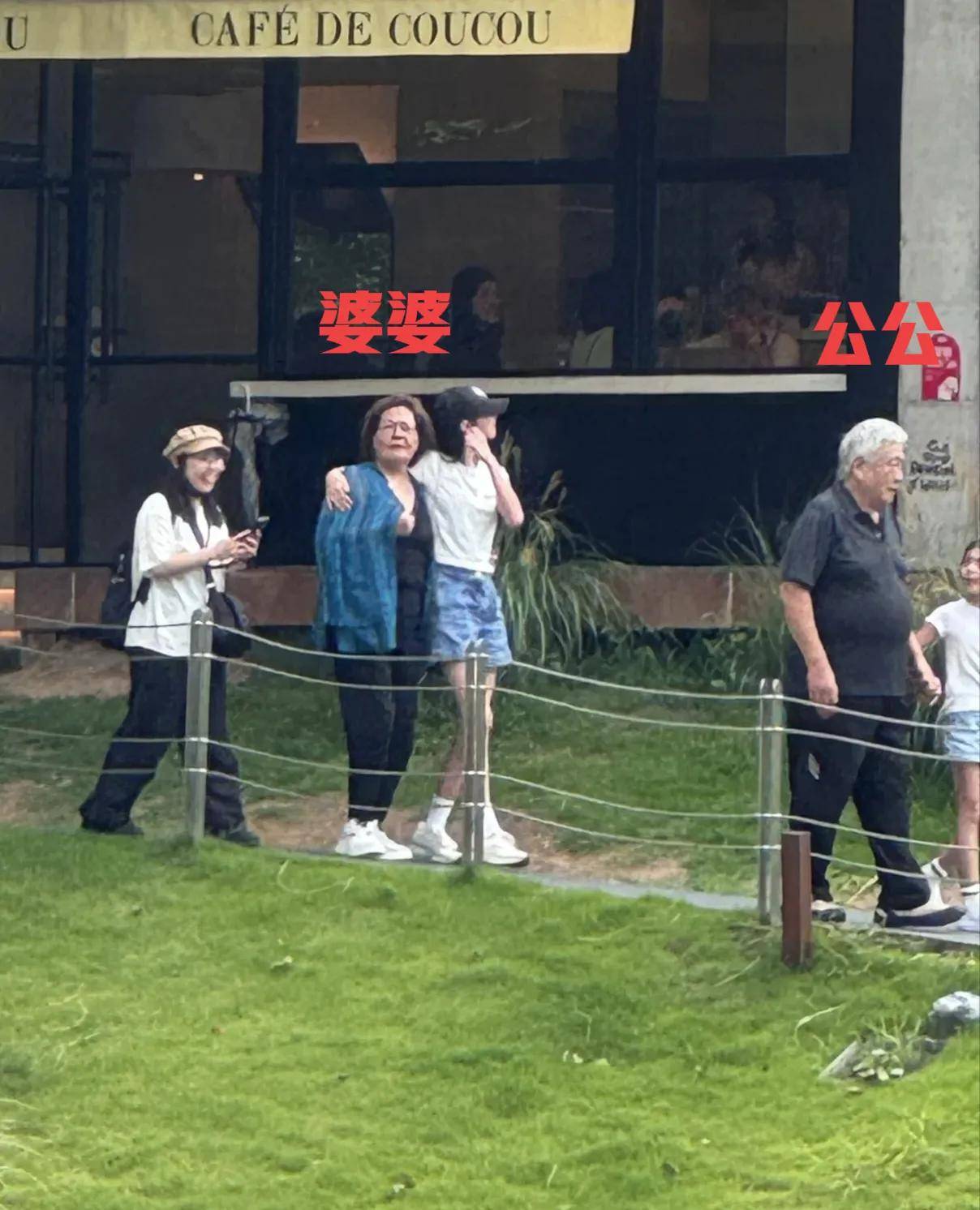 意外巧遇「大咖明星夫妻」全家幸福出遊！一看「50歲的她驚人狀態」網嚇喊：不可思議