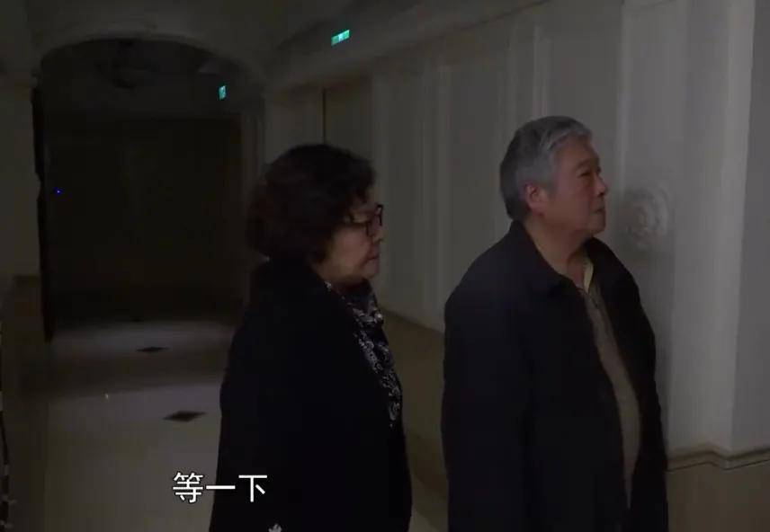 意外巧遇「大咖明星夫妻」全家幸福出遊！一看「50歲的她驚人狀態」網嚇喊：不可思議