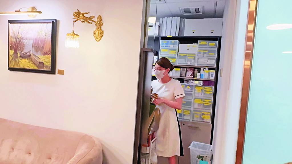戶頭一度只剩2位數！知名女星「私下當護士賺錢維生」　心碎曝「從沒好好回報過媽媽」