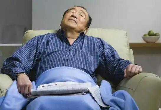 起床後大量喝水！醫生發現「半年後出現3變化」愣住：適得其反了