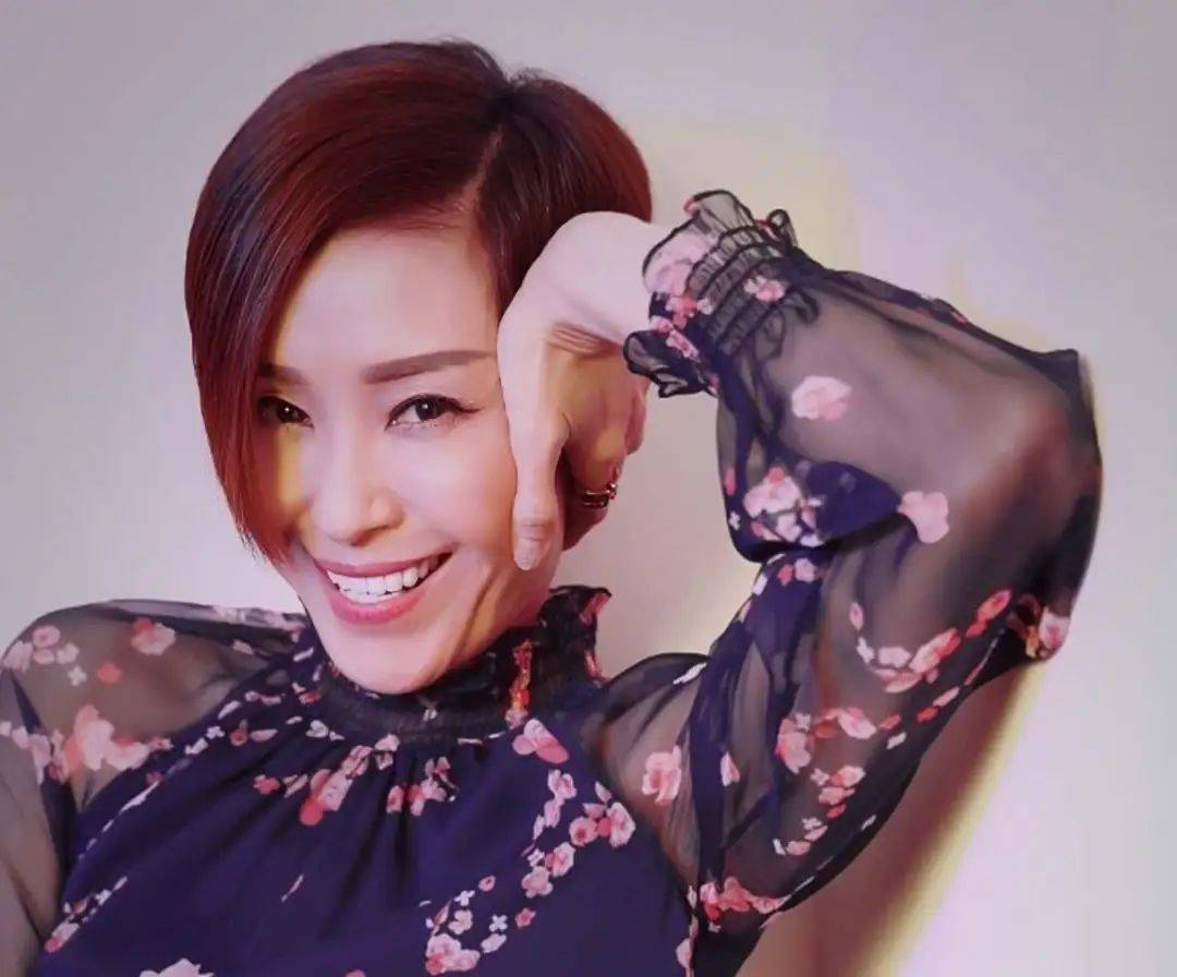 被罵剋夫多年！56歲女星「沖涼畫面」惹爭議　四肢纖細「瘦成皮包骨」認了：身體出現1狀況