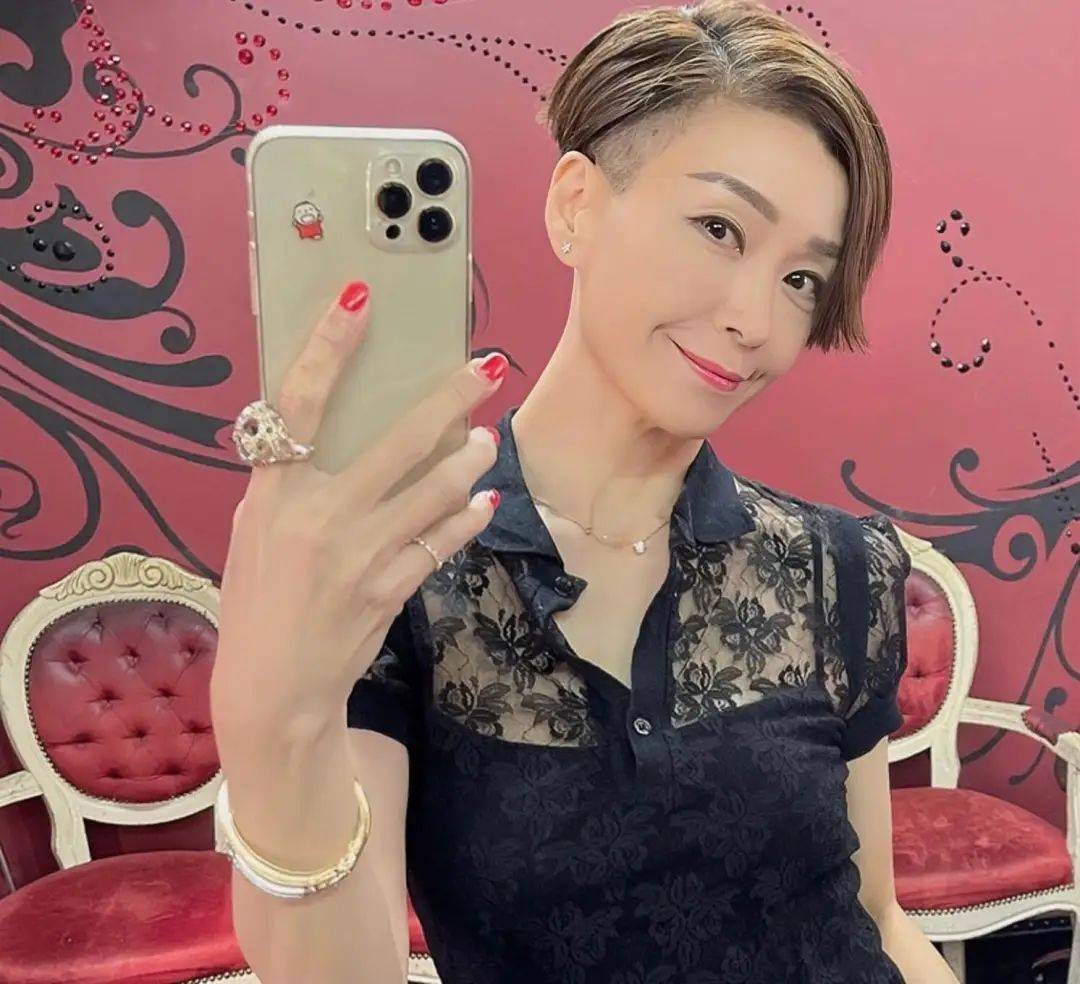 被罵剋夫多年！56歲女星「沖涼畫面」惹爭議　四肢纖細「瘦成皮包骨」認了：身體出現1狀況