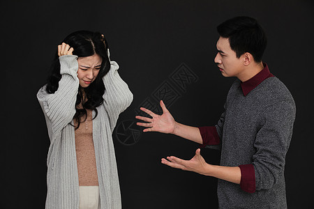 和閨蜜夫妻出遊！閨蜜懷孕不慎落水「竟是老公跳下去救人」　我去後車廂拿乾衣服「一打開崩潰了」