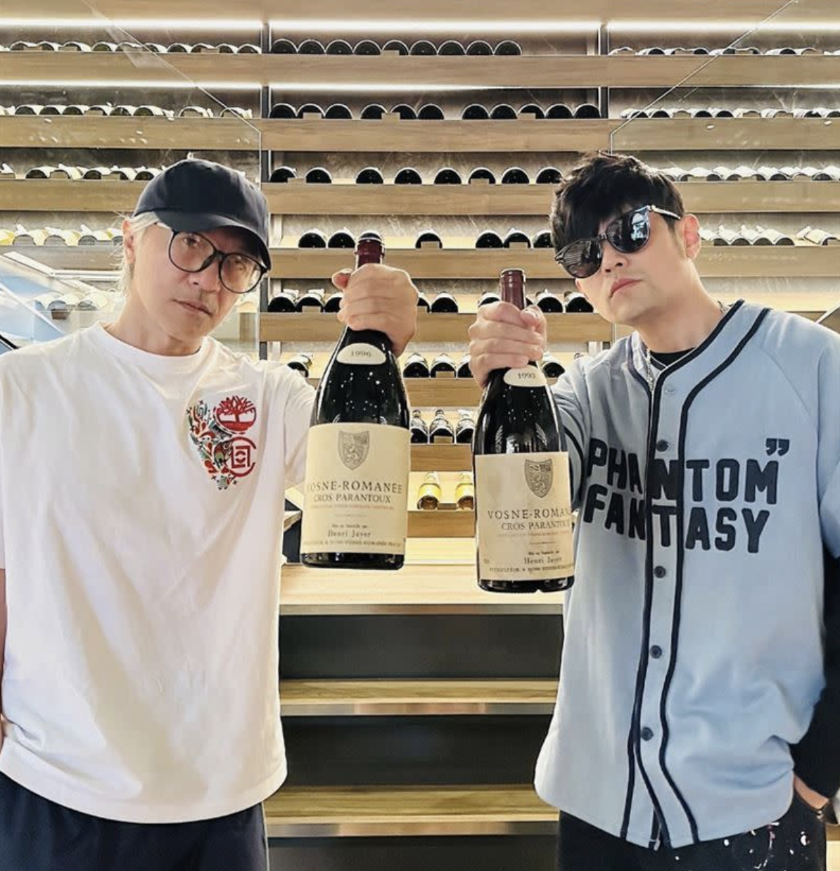 兩大天王合體！周杰倫「與他高舉茶杯」美景下對飲　身分曝光「粉絲敲碗快合作」：忘年之交