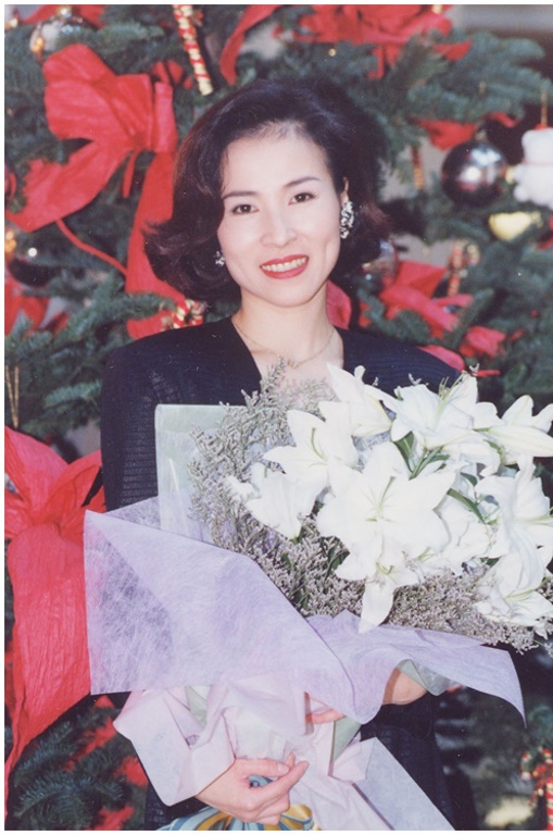 去年前夫才癌逝！玉女掌門人「年輕舊照」被翻出美炸　61歲仙氣不減「密友爆真面目」
