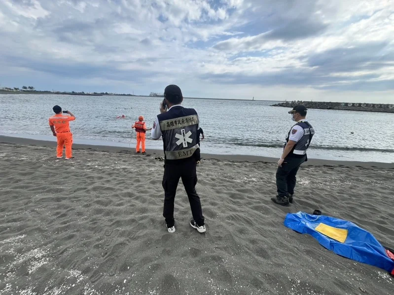 父遭3惡犬「入海追咬傷重亡」！兒子「遊澎湖半天接噩耗」崩潰：帶爸爸去玩就沒事了…