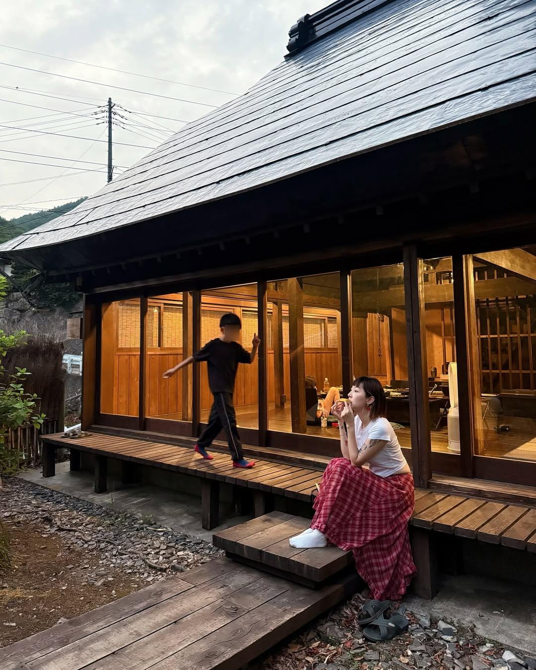 不理7/5末日預言！張菲辣媳一家「照飛日本玩」　認了「不被影響很難」曝當地狀況