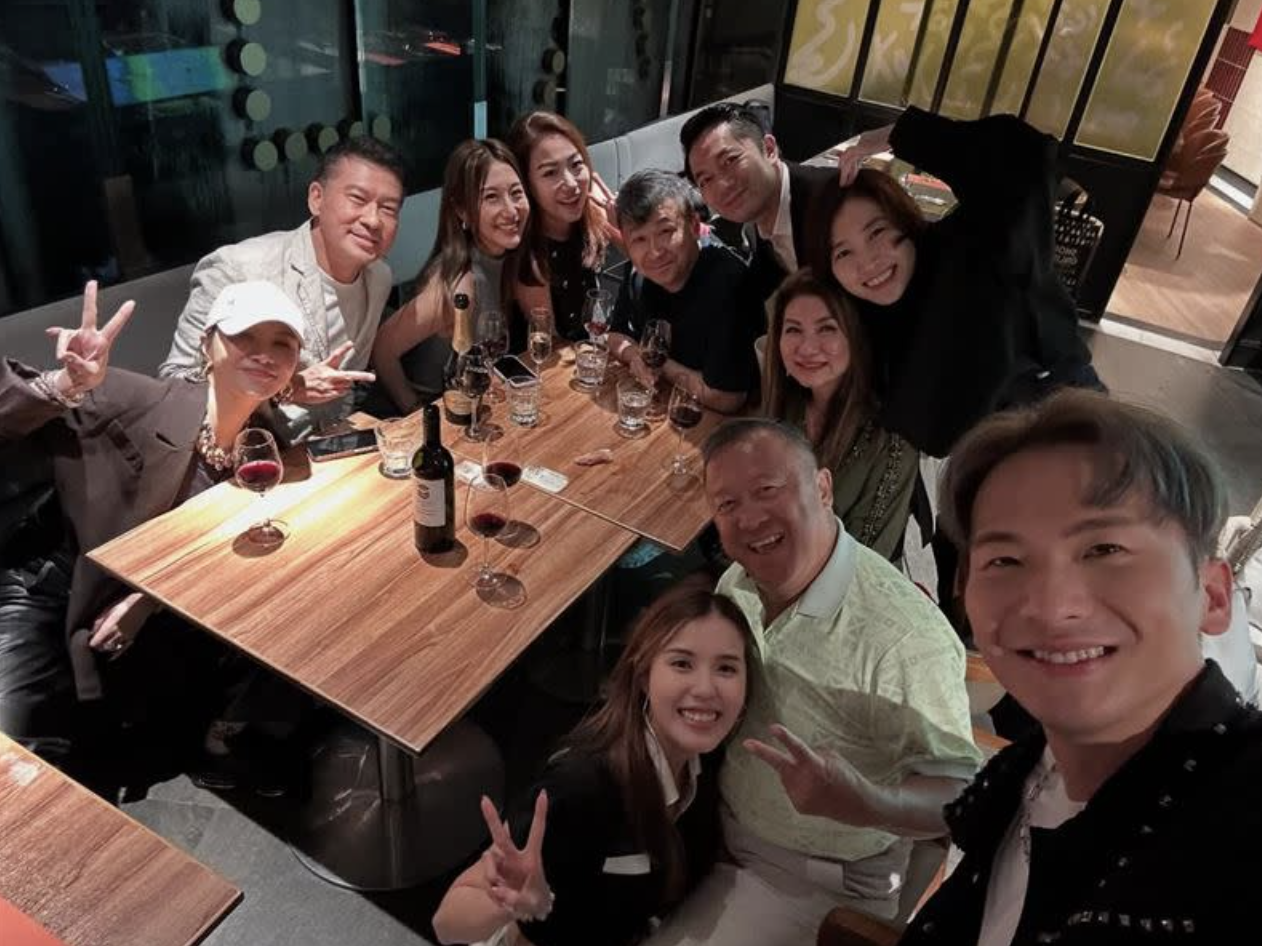 相差47歲！女星半蹲「72歲曾志偉雙腿間」遭轟：太不雅觀　她身分被起底「不只親密一位」