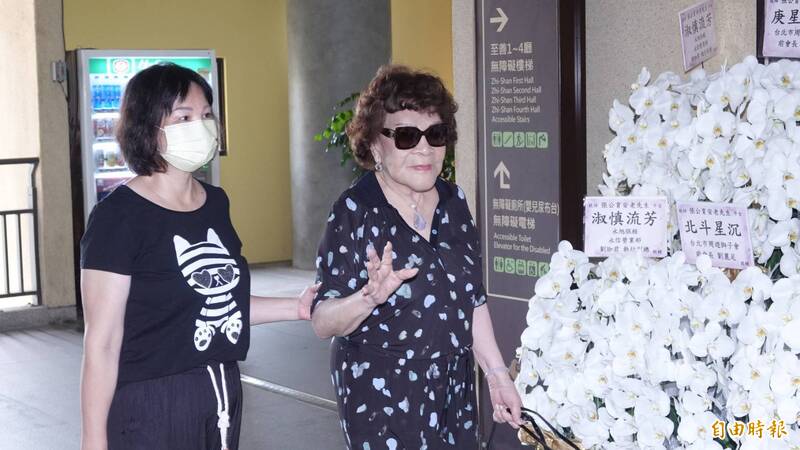 台灣大咖病逝「享壽83歲」！周遊告別式痛哭「認婚內出軌」：兒子很恨我...