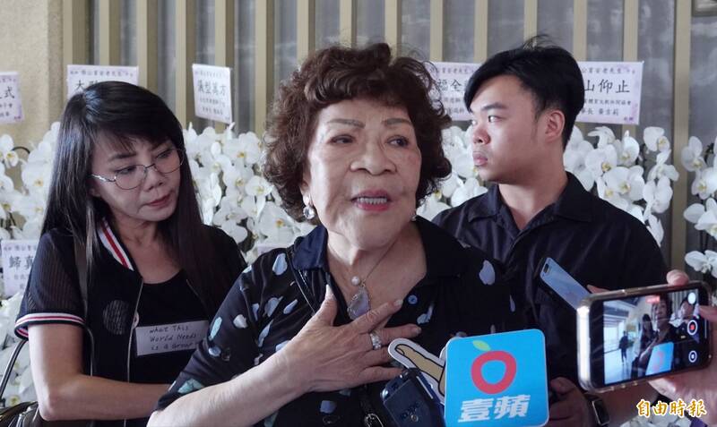 台灣大咖病逝「享壽83歲」！周遊告別式痛哭「認婚內出軌」：兒子很恨我...