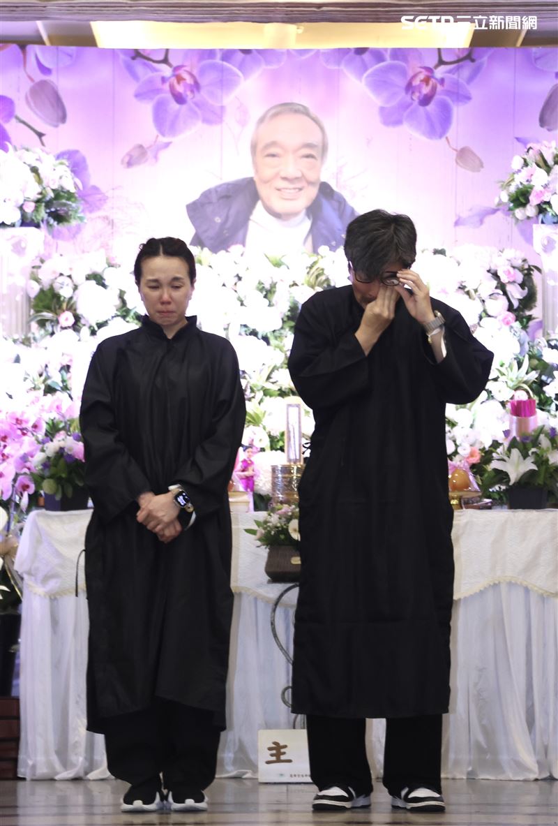 台灣大咖病逝「享壽83歲」！周遊告別式痛哭「認婚內出軌」：兒子很恨我...