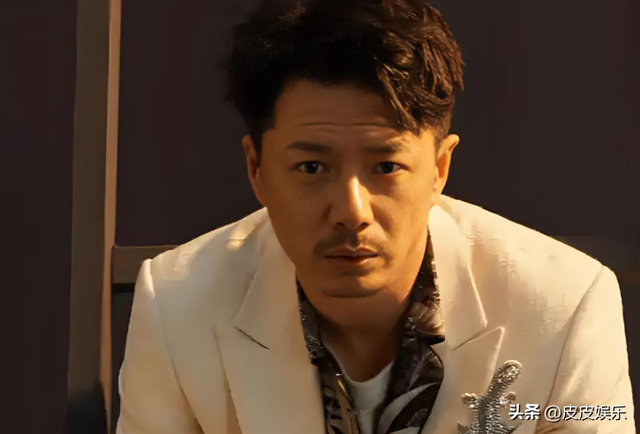 螢幕硬漢「私下超寵妻」！當年假戲真做「追求她9年」　老婆一句怕痛「13年不生子」