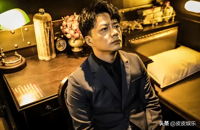 螢幕硬漢「私下超寵妻」！當年假戲真做「追求她9年」　老婆一句怕痛「13年不生子」