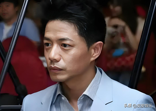 螢幕硬漢「私下超寵妻」！當年假戲真做「追求她9年」　老婆一句怕痛「13年不生子」