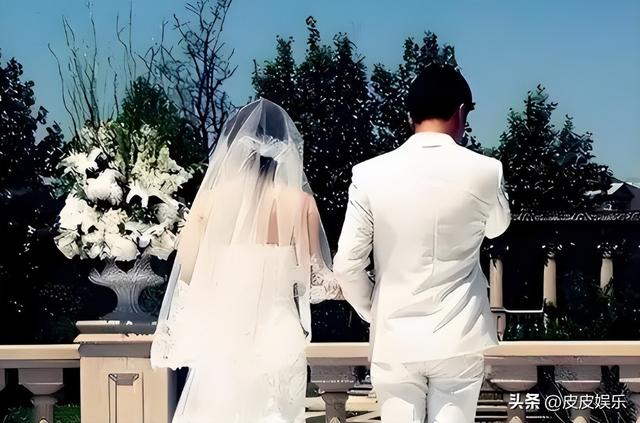 螢幕硬漢「私下超寵妻」！當年假戲真做「追求她9年」　老婆一句怕痛「13年不生子」