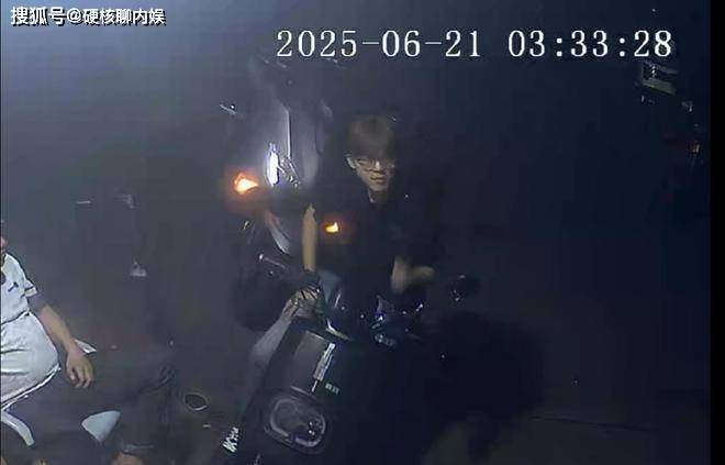 帥氣名人「驚傳車禍過世」！爸爸心碎證實：「不讓你邋遢上路...」