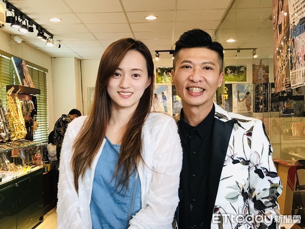 42歲台語歌手「宣布離婚」狠斬14年情！瞞2年揭內幕：「前妻有了新歡」