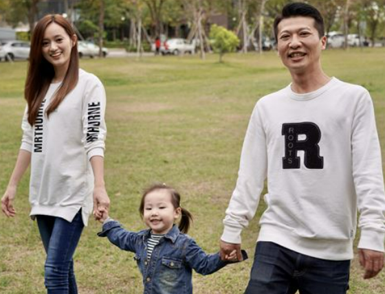 42歲台語歌手「宣布離婚」狠斬14年情！瞞2年揭內幕：「前妻有了新歡」