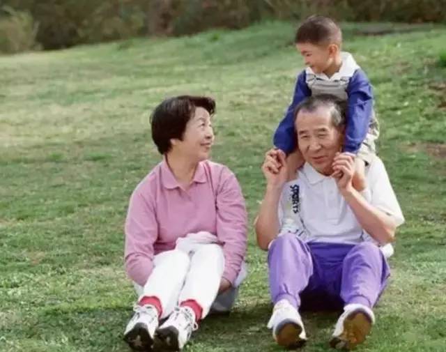伺候我8年的保姆「突然說要走」！我加錢挽留遭拒「她轉頭提了一個條件」