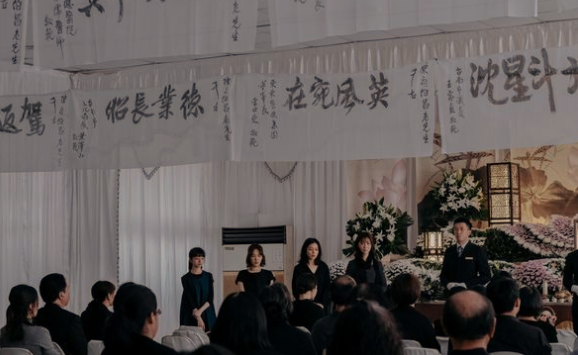 「哭就對了！」殯儀館公開徵「專業哭喪人」　優渥時薪曝光「業者揭一大困難點」：不是光哭就好