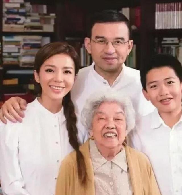 21年婚「沒煮過飯、洗過衣服」！名主持證實罹甲狀腺癌　副校長尪「只做4件事」把她寵成公主