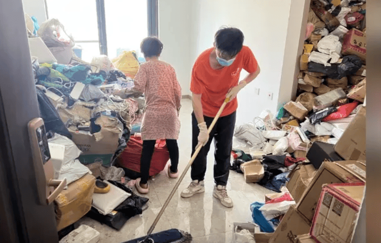 花810萬網購！66歲阿姨「包裹堆滿2間房」沒地方睡覺　揭「背後原因」：錢用完了就沒人來借了