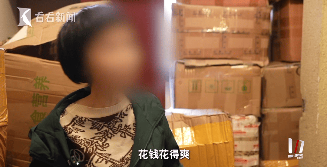 花810萬網購！66歲阿姨「包裹堆滿2間房」沒地方睡覺　揭「背後原因」：錢用完了就沒人來借了