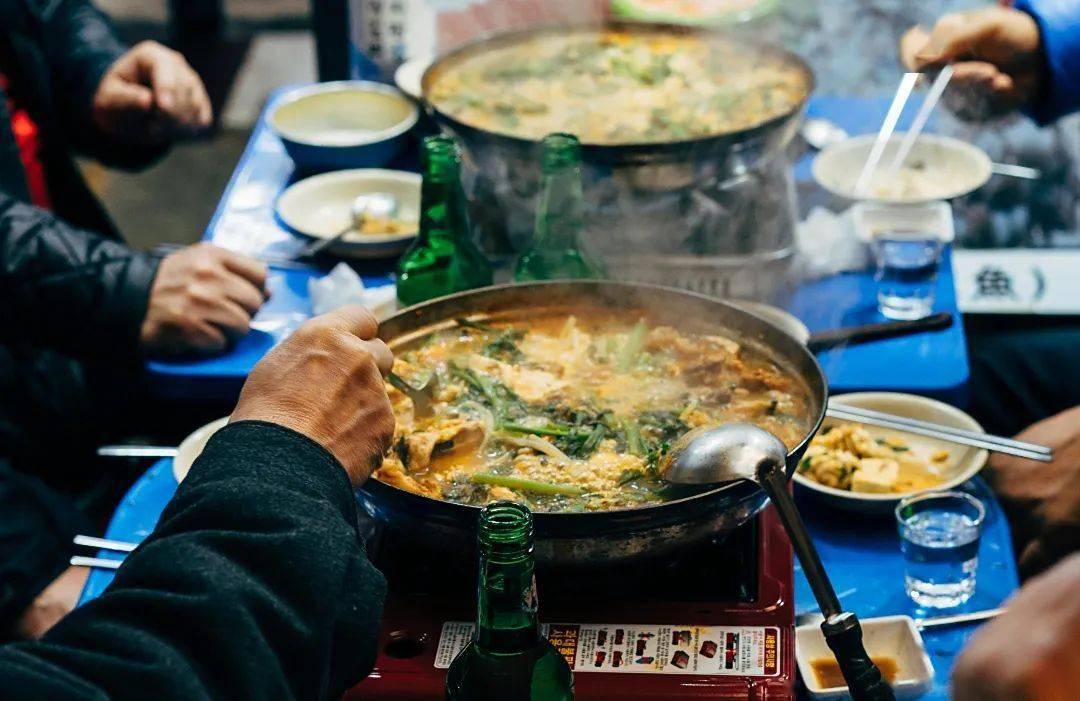 女子肚裡竟拉出「5公尺長繩」！細看竟還在動：以後不敢吃這食物了...
