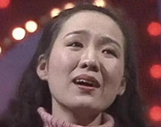 當年紅遍歌壇！66歲資深歌后「為愛放棄國籍」赴美結婚　6年後「黯然回到家鄉」卻慘遭抵制