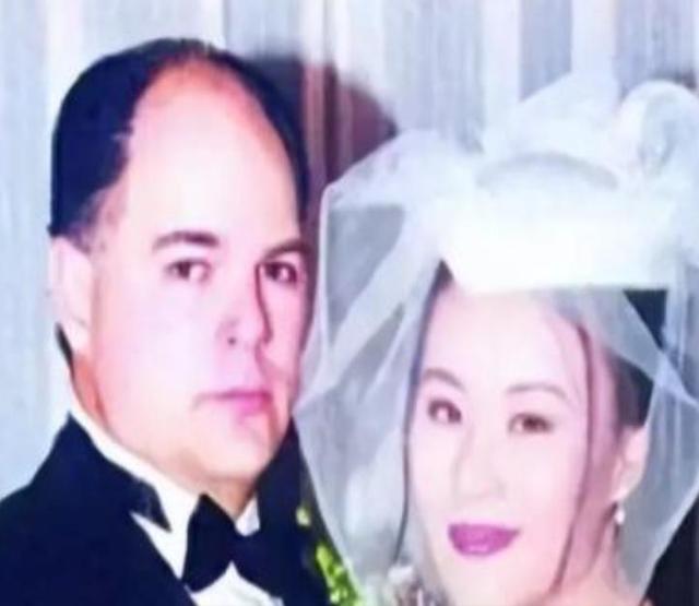 當年紅遍歌壇！66歲資深歌后「為愛放棄國籍」赴美結婚　6年後「黯然回到家鄉」卻慘遭抵制