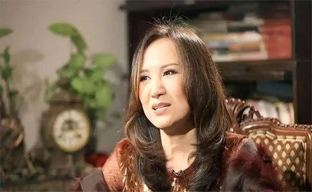 當年紅遍歌壇！66歲資深歌后「為愛放棄國籍」赴美結婚　6年後「黯然回到家鄉」卻慘遭抵制