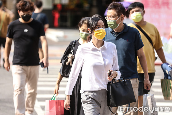 口罩反變健康殺手？專家警告「1動作釋出塑膠微粒」：恐罹心肌梗塞