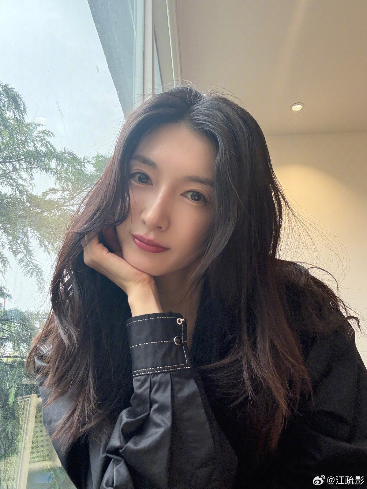 被傳替富商生私生子！38歲大咖女星「被目擊與導演聚會」　網一看素顏狀態「驚呼差點認不出」　