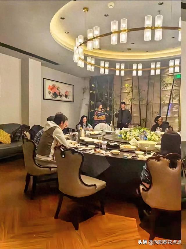 被傳替富商生私生子！38歲大咖女星「被目擊與導演聚會」　網一看素顏狀態「驚呼差點認不出」　