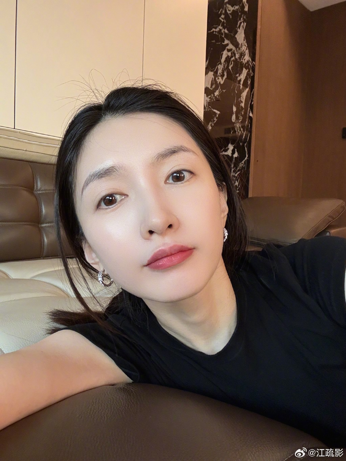 被傳替富商生私生子！38歲大咖女星「被目擊與導演聚會」　網一看素顏狀態「驚呼差點認不出」　