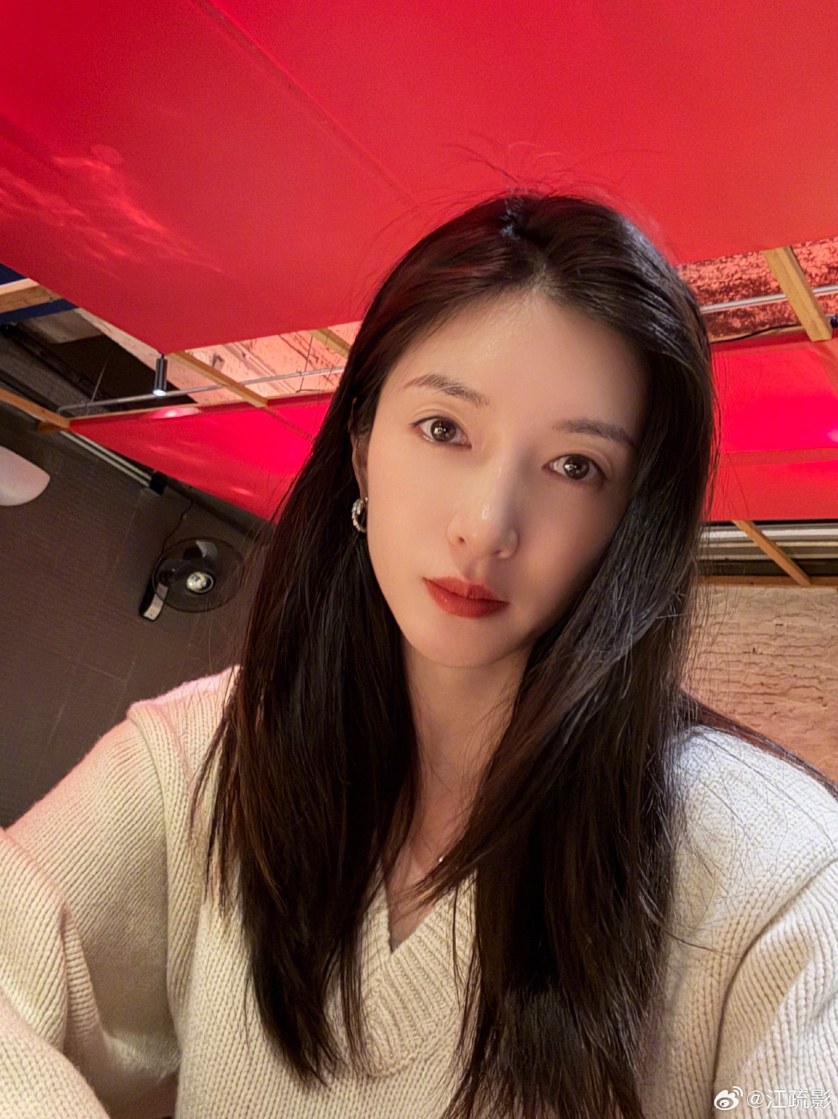 被傳替富商生私生子！38歲大咖女星「被目擊與導演聚會」　網一看素顏狀態「驚呼差點認不出」　